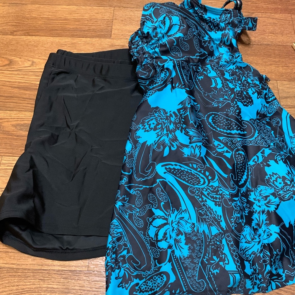 Women’s Black and Blue Floral Swimsuit size XL NWOT